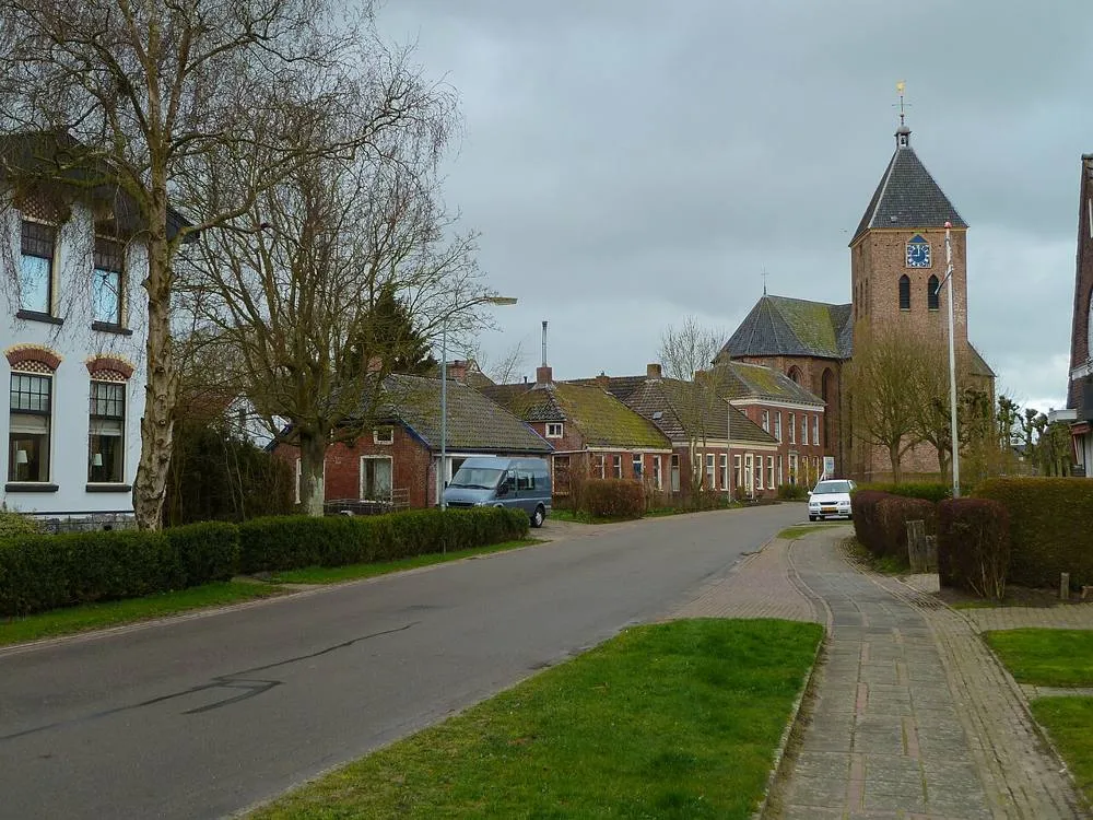 Zeerijp: Zeerijp - dorpsaanzicht Borgweg richting Jacobuskerk